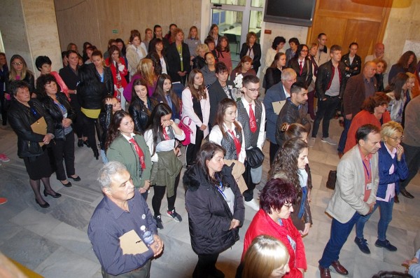 Завършен е проектът „Въвеждане на мерки за достъпна среда в сградата на общинска администрация Казанлък“