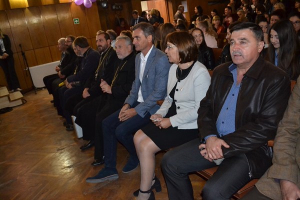 Екипът на администрацията работи като едно цяло в полза на гражданите