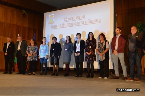 В Деня на българската община Галина Стоянова награди „отличниците“ от община Казанлък / Новини от Казанлък