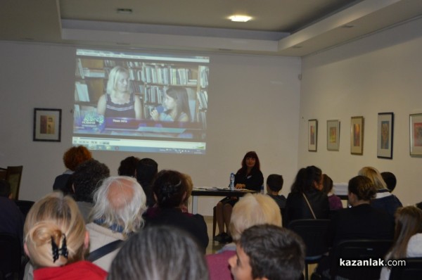 Проект „Библиотеката-моята първа сцена“ доближи децата до изкуството 