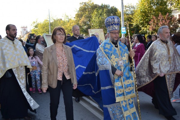 Казанлък посрещна иконата на Света Богородица Скоропослушница