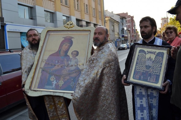 Казанлък посрещна иконата на Света Богородица Скоропослушница