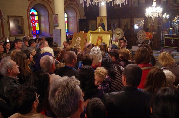 Казанлък посрещна иконата на Света Богородица Скоропослушница