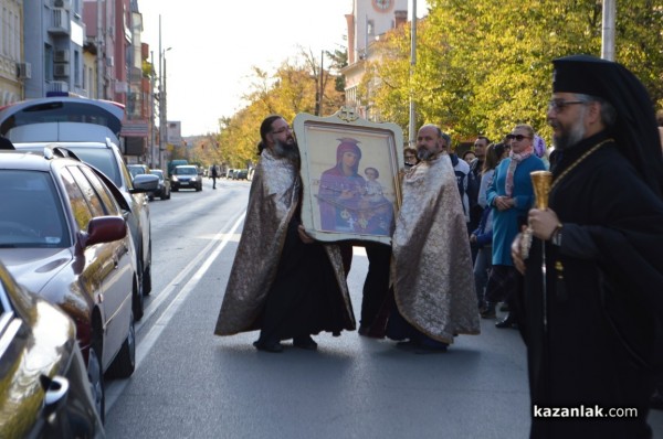 Чудотворната икона вече е в Казанлък