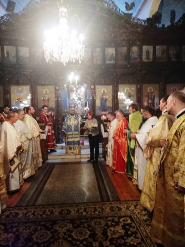 Митрополит Киприан с високо отличие за Кмета на Казанлък