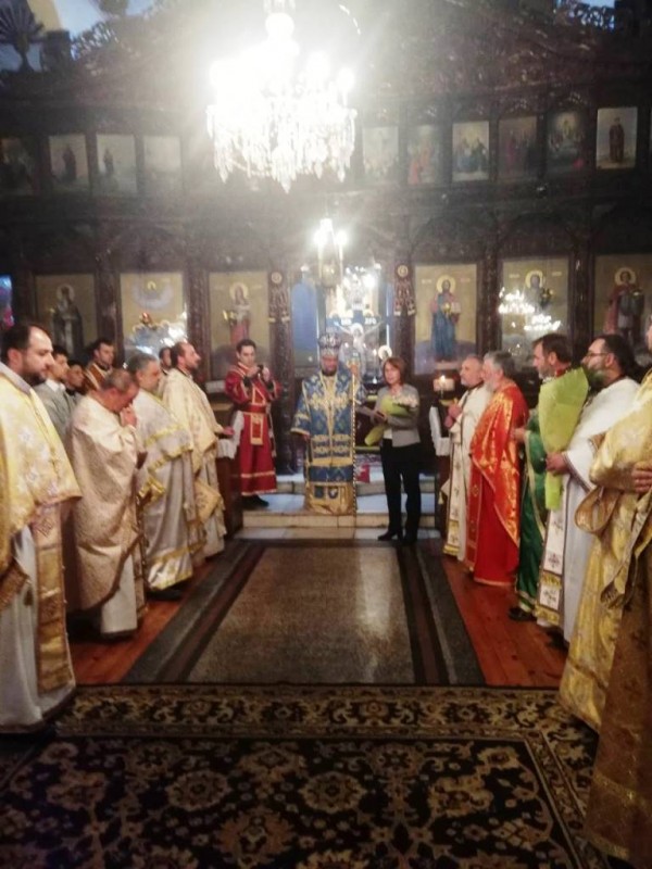 Митрополит Киприан с високо отличие за Кмета на Казанлък