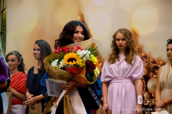 Двете казанлъчанки станаха подгласнички на Царица Августиада 2018