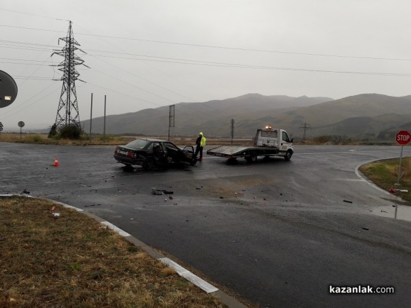 Катастрофа с пострадали на разклона за Шейново до Шипка