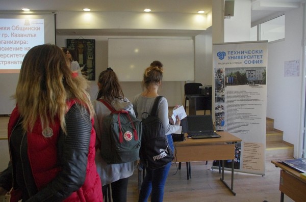 Широк интерес към Технически колеж – Казанлък на Изложението на университетите в града