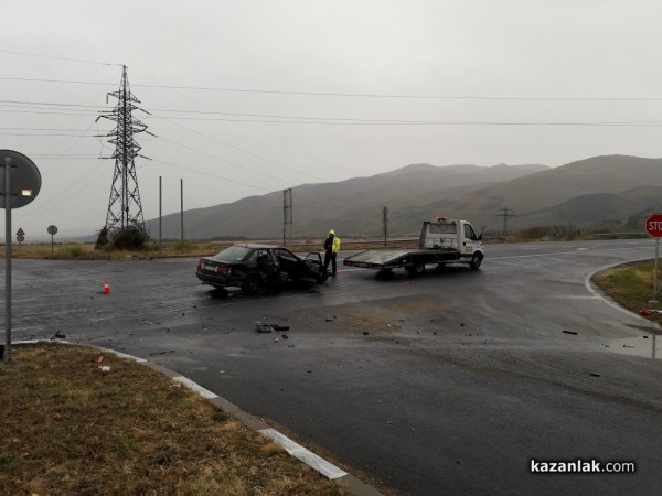 Катастрофа с пострадали на разклона за Шейново до Шипка