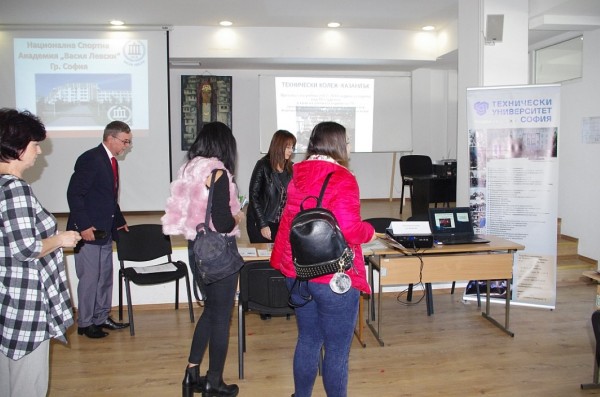 Широк интерес към Технически колеж – Казанлък на Изложението на университетите в града