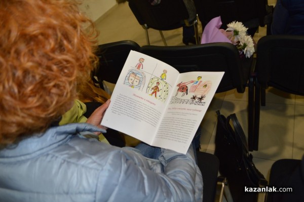 Цвят и настроение в сборника с детски творби “Цветовете на лятото“