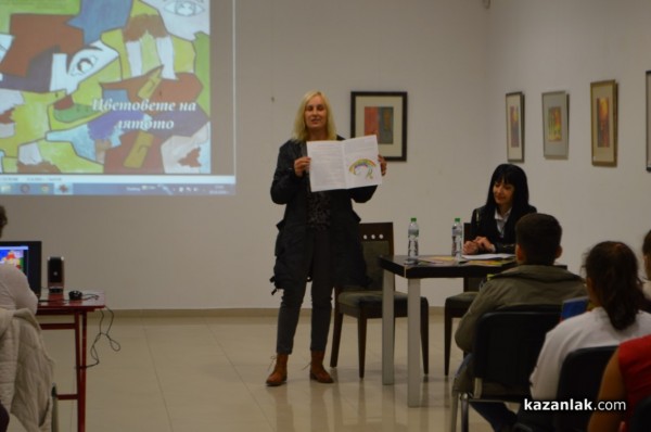 Цвят и настроение в сборника с детски творби “Цветовете на лятото“