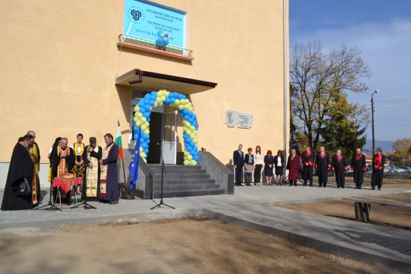 Технически колеж – Казанлък влиза в обновения си дом