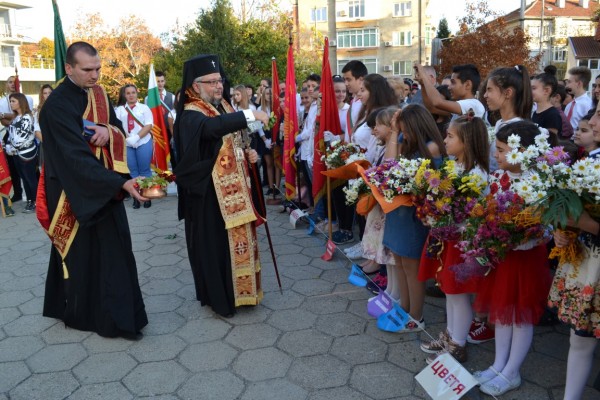 160 години празнува Основно училище „Свети Паисий Хилендарски“ в Казанлък