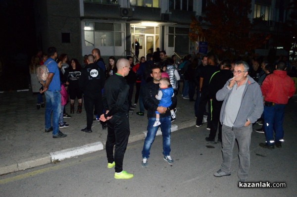 Десетки казанлъчани изразиха подкрепата си към полицаите