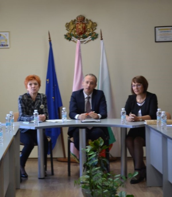 Министър Вълчев: „Поздравления за загрижеността към дуалното образование в Казанлък!“