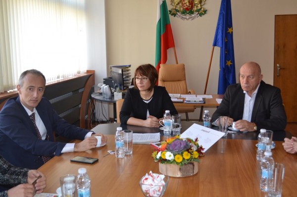 Министър Вълчев: „Поздравления за загрижеността към дуалното образование в Казанлък!“