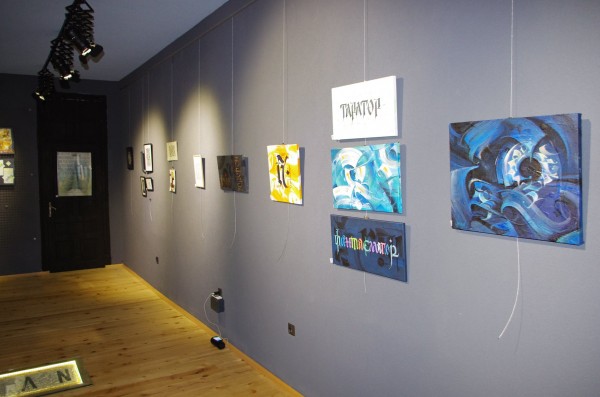 Възпитаник на художествената гимназия с уникална калиграфска изложба