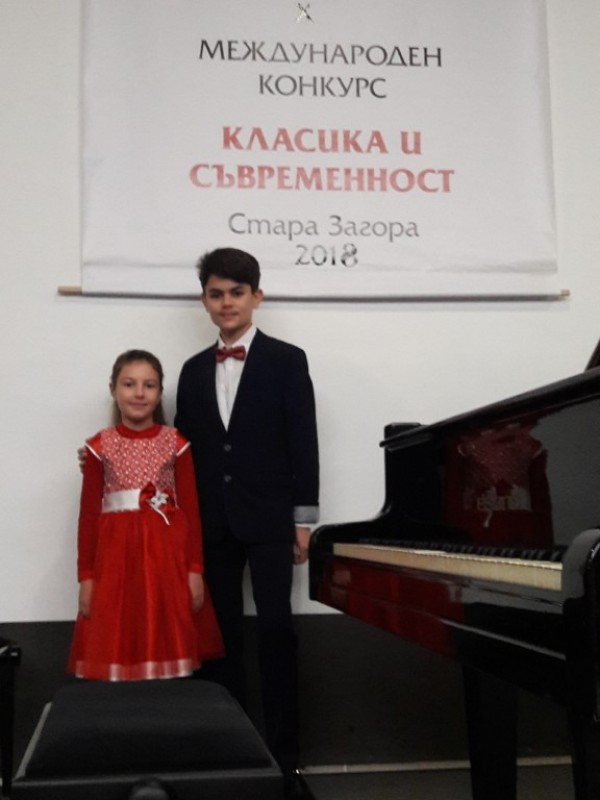 Поредно признание за малките пианисти Христиана Харалампиева и Виктор Владков 