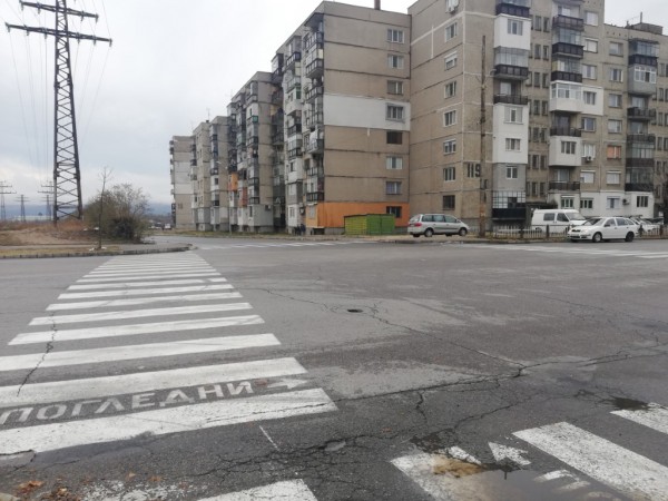 Общината регулира едно от опасните кръстовища в града
