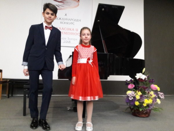 Поредно признание за малките пианисти Христиана Харалампиева и Виктор Владков 