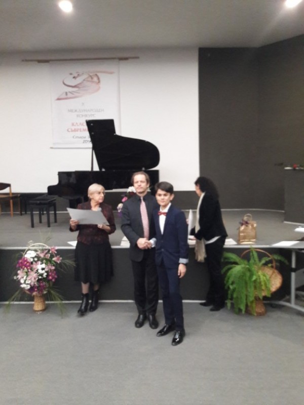 Поредно признание за малките пианисти Христиана Харалампиева и Виктор Владков 