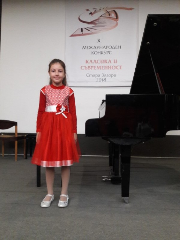 Поредно признание за малките пианисти Христиана Харалампиева и Виктор Владков 