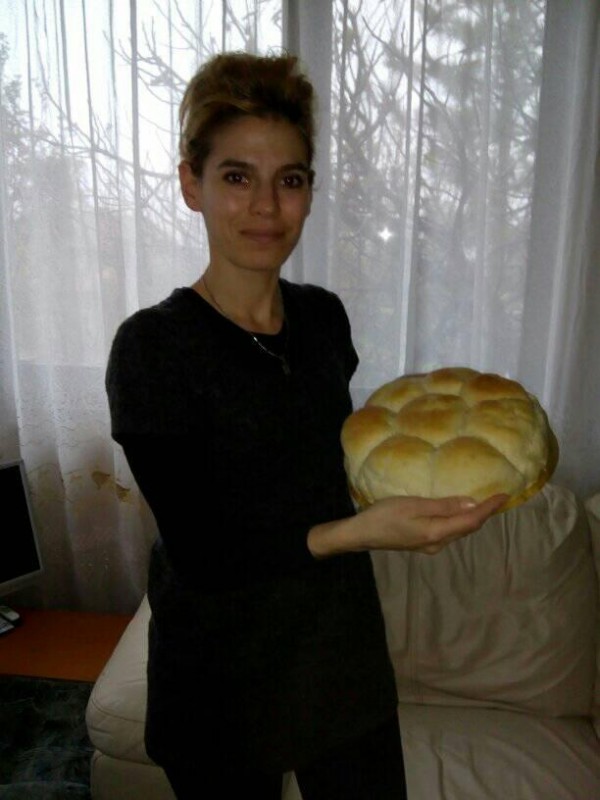 Децата от Енина месиха погачи за днешния празник