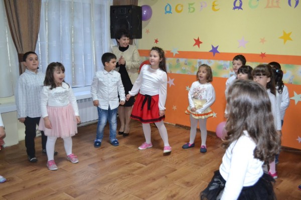 В Деня на християнското семейство обновената ДГ №13 „Мечо Пух“ официално отвори врати
