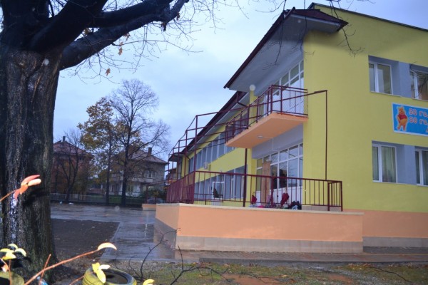 В Деня на християнското семейство обновената ДГ №13 „Мечо Пух“ официално отвори врати