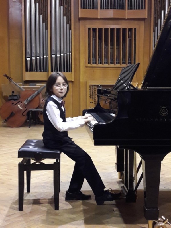 5 златни медала грабнаха талантливите ни пианисти