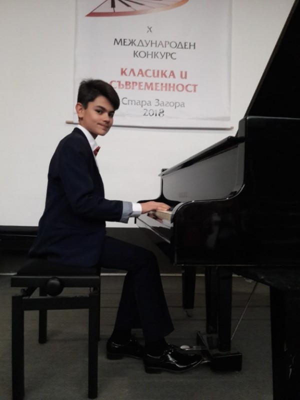 5 златни медала грабнаха талантливите ни пианисти