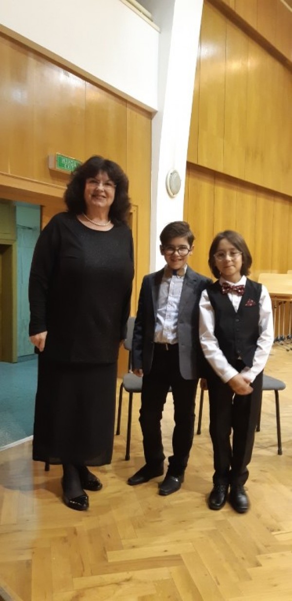 5 златни медала грабнаха талантливите ни пианисти