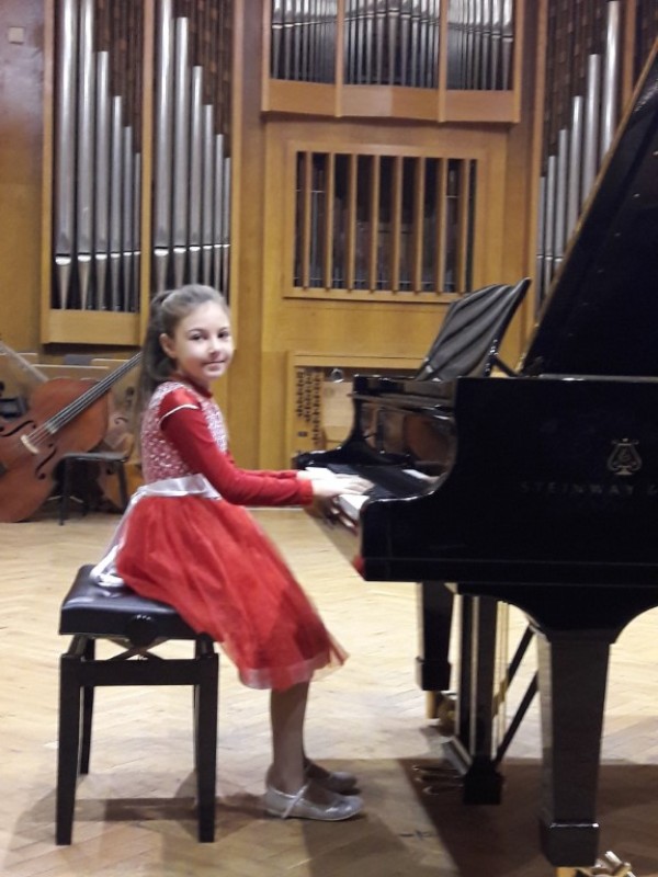 5 златни медала грабнаха талантливите ни пианисти