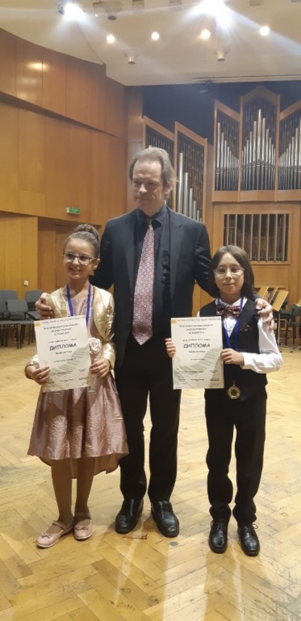 5 златни медала грабнаха талантливите ни пианисти