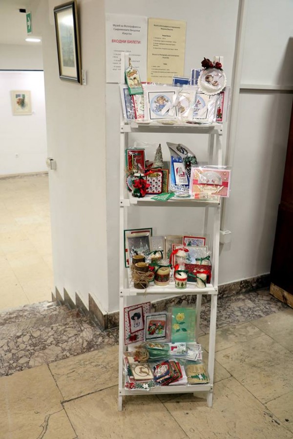 Над 930 лева събра благотворителната изложба на Радиана Георгиева