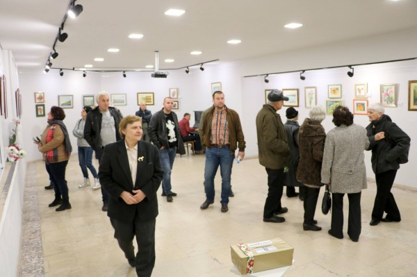 Над 930 лева събра благотворителната изложба на Радиана Георгиева