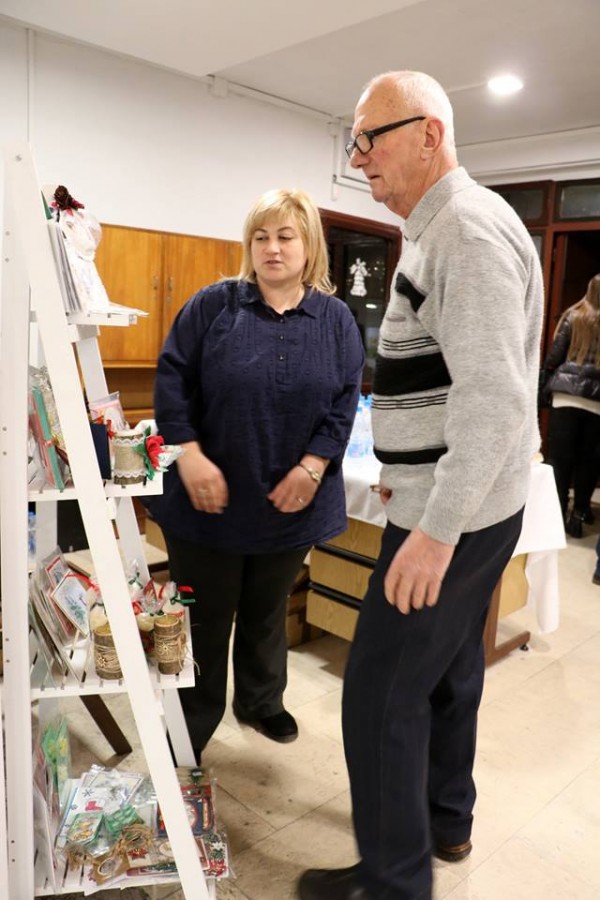 Над 930 лева събра благотворителната изложба на Радиана Георгиева