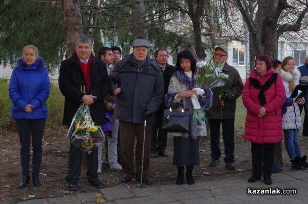 Цветя за Акад. Петко Стайнов