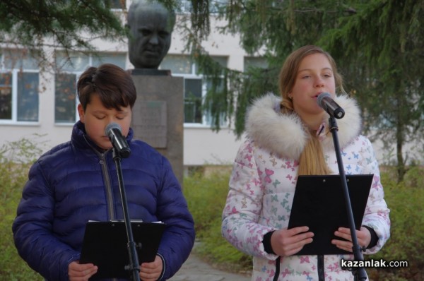 Цветя за Акад. Петко Стайнов