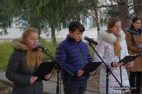 Цветя за Акад. Петко Стайнов