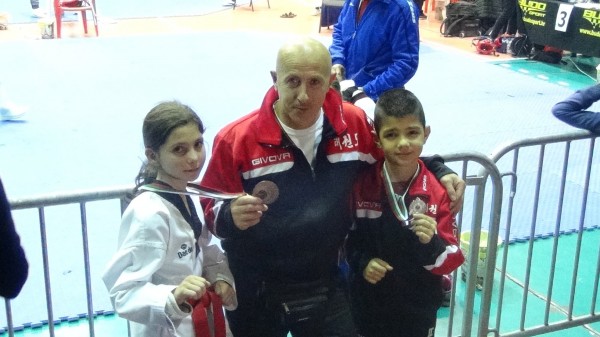 Таекуондистите на “Кентавър“ отново донесоха медали на Казанлък