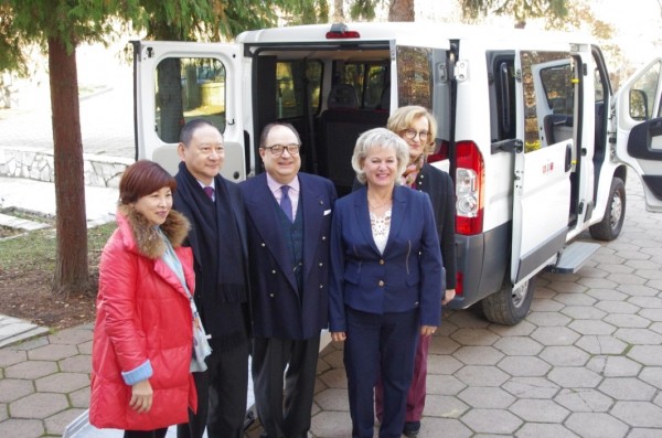 Чисто нов микробус ще превозва децата в дневния център в Бузовград