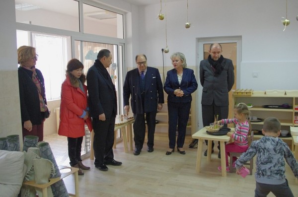 Чисто нов микробус ще превозва децата в дневния център в Бузовград