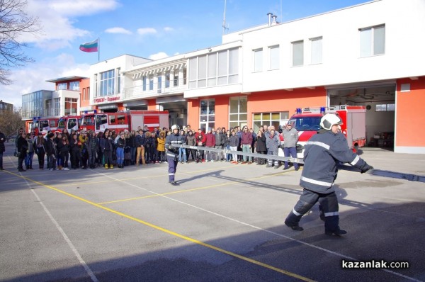 Ученици в Пожарната