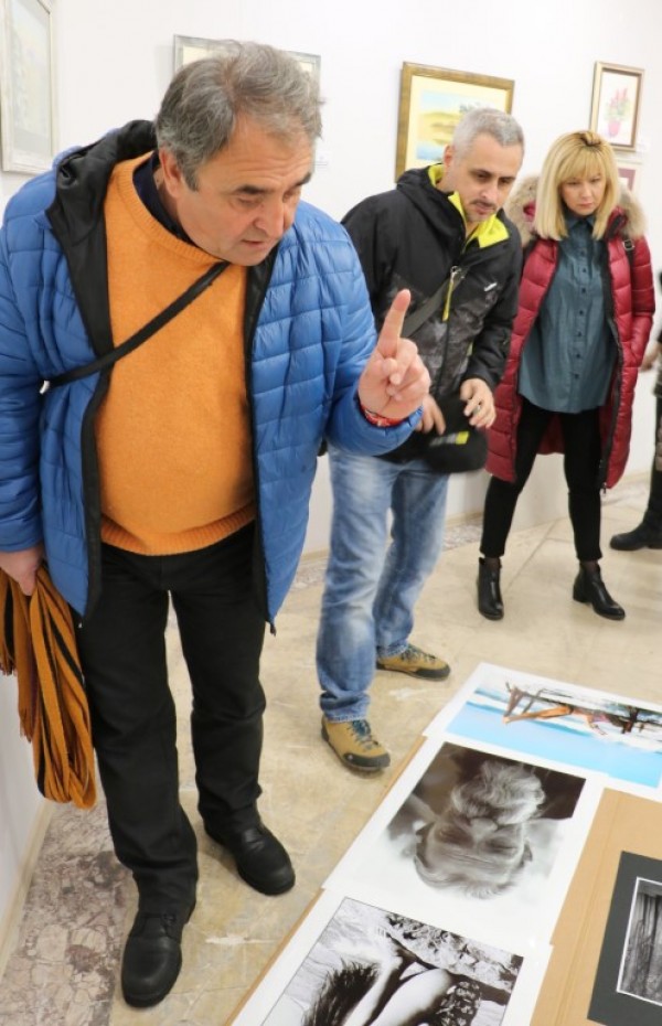 Огромен интерес към Първия Фотосалон на Казанлък 