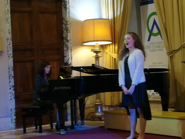 14-годишната певица Стефани Калчева се върна от Рим със сребърен медал