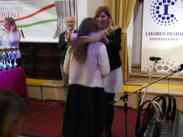 14-годишната певица Стефани Калчева се върна от Рим със сребърен медал