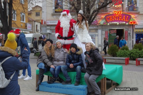 Запалване на коледните светлини